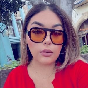 Meet your Posher, Daisey